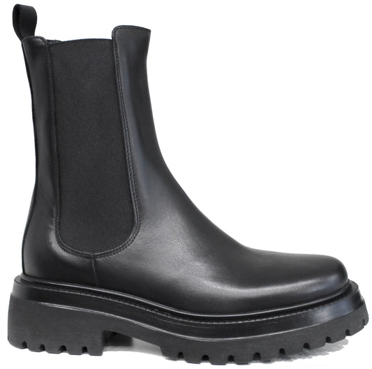 scarpe donna tendenza chelsea stivaletto con elastici laterali anfibio elegante sportivo calzaturificio crown articolo beatles nc 18 in vera pelle nera molto morbida suola leggera alta scarpe 100% made in italy con negozio a civitanova marche collezione moda autunno inverno calzature online spedizione in tutta Italia pagamento alla consegna