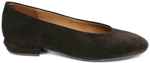 scarpe donna di tendenza ballerine marroni testa di moro in camoscio eleganti a punta rotonda grande in vera pelle marchio angel alarcon 25584 stile casual per ufficio con tacco quadrato basso calzature artigianali online comode con negozio a civitanova marche collezione moda spedizioni in tutta Italia pagamento alla consegna