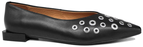 scarpe donna di tendenza ballerine nere  eleganti a punta in vera pelle con occhielli metallici argento marchio angel alarcon 25509 stile casual per ufficio con suola bassa flessibile e tacco quadrato calzature artigianali online comode con negozio a civitanova marche collezione moda spedizioni in tutta Italia pagamento alla consegna