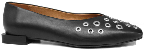 scarpe donna di tendenza ballerine nere  eleganti a punta quadrata in vera pelle con occhielli metallici argento marchio angel alarcon 25501 stile casual per ufficio con suola bassa flessibile e tacco quadrato calzature artigianali online comode con negozio a civitanova marche collezione moda spedizioni in tutta Italia pagamento alla consegna