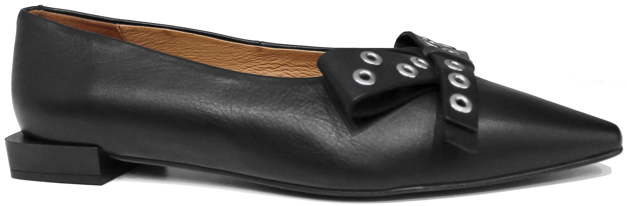 scarpe donna di tendenza ballerine nere eleganti a punta in vera pelle con fiocco e occhielli metallici argento marchio angel alarcon 25512 stile casual per ufficio con suola bassa flessibile e tacco quadrato calzature artigianali online comode con negozio a civitanova marche collezione moda spedizioni in tutta Italia pagamento alla consegna