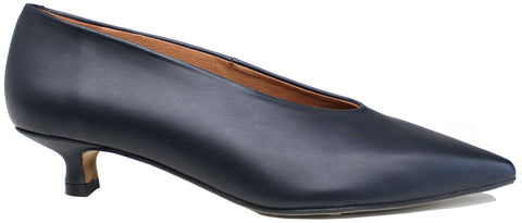 scarpe donna di tendenza decoltè blu scuro a punta eleganti con tacco basso in vera pelle marchio angel alarcon 25541 calzature artigianali online comode con negozio a civitanova marche collezione moda spedizioni in tutta Italia pagamento alla consegna