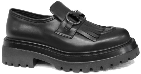 scarpe donna di tendenza mocassini neri con suola alta zeppa in vera pelle marchio crown bb18 suola carrarmato stile casual eleganti sportivi e come accessorio morsetto scuro e frange con punta rotonda calzature artigianali online 100% made in italy comode con negozio a civitanova marche collezione moda spedizioni in tutta Italia pagamento alla consegna