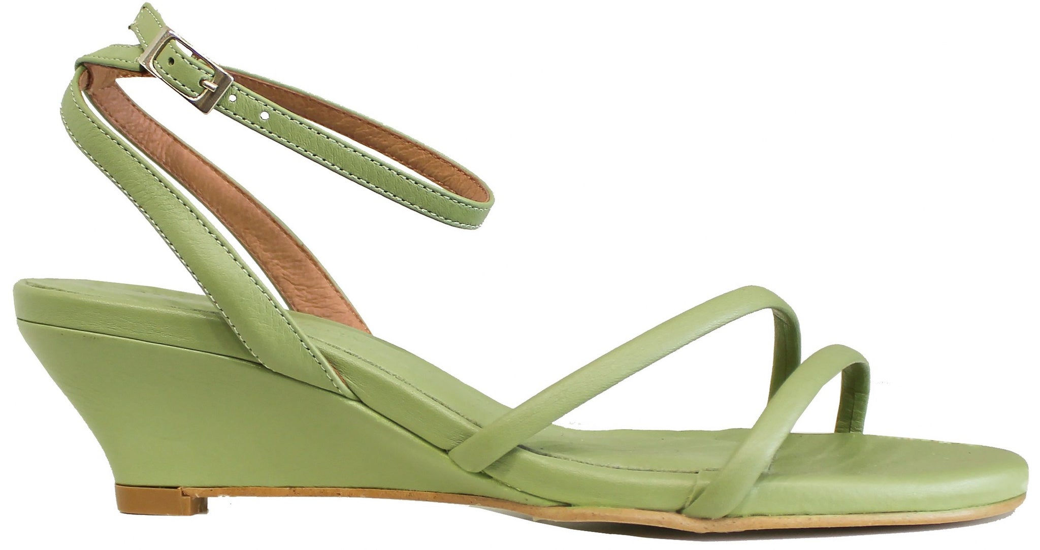 scarpe donna di tendenza sandali zeppe comode in vera pelle verde con tacco medio basso e cinturino alla caviglia con doppia fascetta avanti articolo angel alarcon 25100 calzature artigianali online con negozio a civitanova marche collezione moda spedizioni in tutta Italia pagamento alla consegna