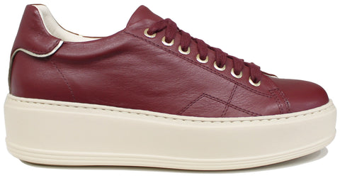 scarpe donna di tendenza sneaker eleganti sportive rosso bordò in vera pelle con suola beige leggera alta e rialzata marchio crown new marina tpc stile casual con dettagli oro e punta rotonda calzature artigianali online 100% made in italy comode con negozio a civitanova marche collezione moda spedizioni in tutta Italia pagamento alla consegna