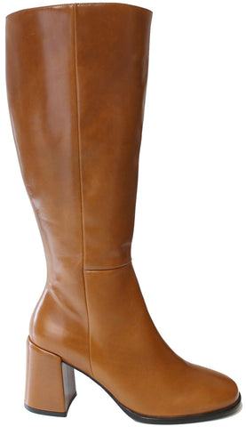 scarpe donna tendenza stivali eleganti in vera pelle cuoio marroncino con tacco medio alto largo e cerniera alta laterale calzaturificio angel alarcon 24585 calzature artigianali online con negozio a civitanova marche collezione moda autunno inverno spedizione in tutta Italia pagamento alla consegna