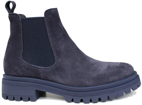 scarpe donna di tendenza stivaletti beatles blu in camoscio bassi altezza caviglia con elastici laterali in vera pelle marchio crown beatles ns chelsea boots stile casual eleganti sportivi con punta rotonda suola carrarmato in gomma flessibile calzature artigianali online 100% made in italy comode con negozio a civitanova marche collezione moda spedizioni in tutta Italia pagamento alla consegna