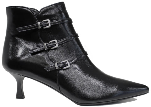 scarpe tendenza donna tronchetti a punta con tacchi bassi comodi a rocchetto in vera pelle lucida vernice nera e tre fibbie con cerniera laterale articolo Gianmarco F. A033 calzature artigianali 100% Made in Italy online con negozio a civitanova marche moda autunno inverno spedizioni in tutta Italia con pagamento alla consegna 