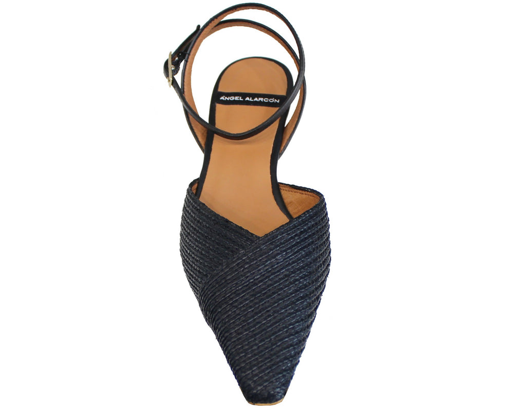 Decollete Scarpe Donna Slingback Nero Con Tacco Largo Asimmetrico Morsetto E Rifinimenti Oro Punta Squadrata Moda Decollete Scarpe Donna Slingback Nero Con Tacco Largo Asimmetrico Morsetto E Rifinimenti Oro Punta Squadrata Moda