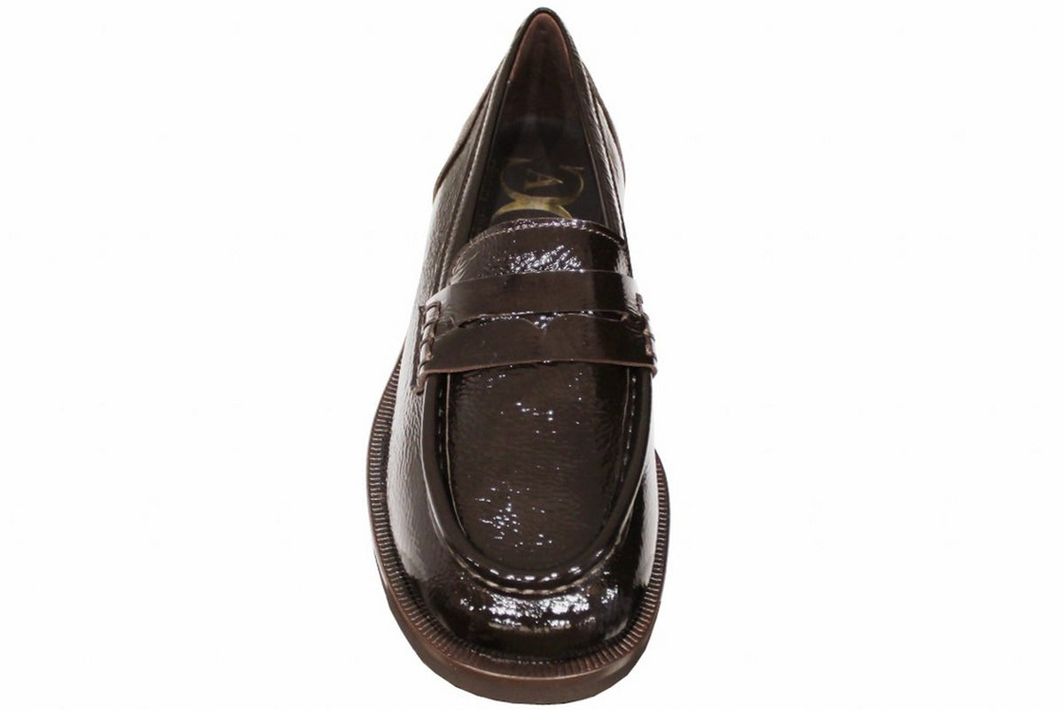 vista dall'alto mocassino donna marrone testa di moro stile college in vera pelle abrasivata lucida, punta rotonda grande, pianta larga, suola molto leggera, tacco basso comodo, modello ANIMA DW111, scarpe artigianali made in Italy con negozio a Civitanova Marche