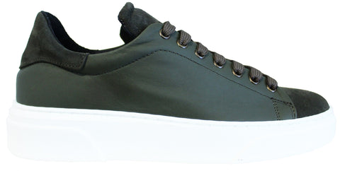 Sneaker uomo eleganti articolo AZ52 con doppio pellame pelle e camoscio verde scuro con suola alta rialzata molto leggera in vera pelle e 100% made in italy scarpe con negozio a civitanova marche collezione moda primavera estate 2021 platform di 4 cm 40 mm soletta morbida estraibile per plantare