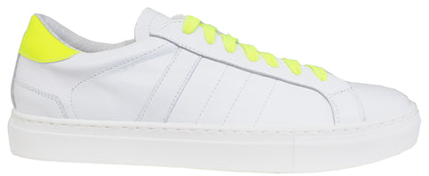 Sneaker uomo elegante sportiva articolo DC45 tipo stile imitazione date in vera pelle bianca con riporto tallone giallo fluo con suola bassa molto leggera in vera pelle e 100% made in italy scarpe con negozio a civitanova marche soletta morbida estraibile per plantare calzature artigianali scarpe online